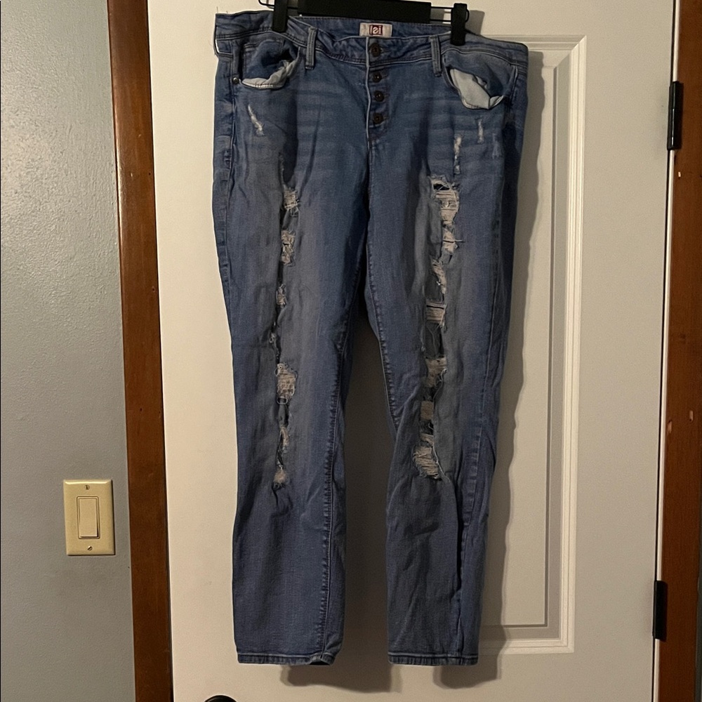 LEI Distressed Light Blue Boyfriend Jeans